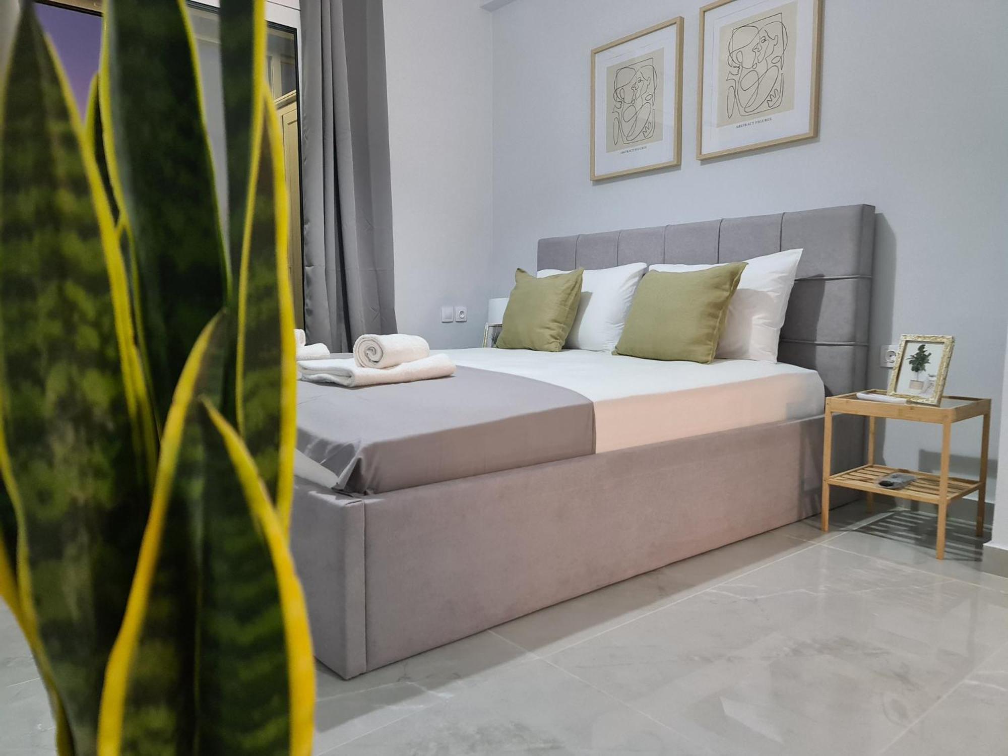 Apartment Square 1 *